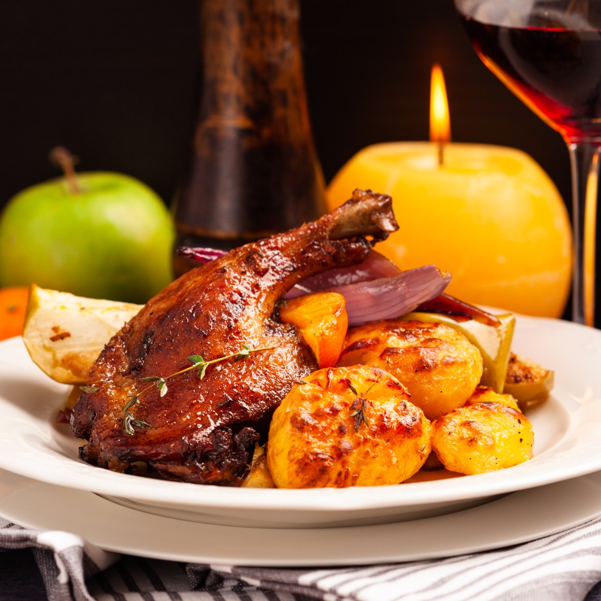 BAKED DUCK LEG WITH POTATOES, APPLES AND&nbsp;TANGERINES
