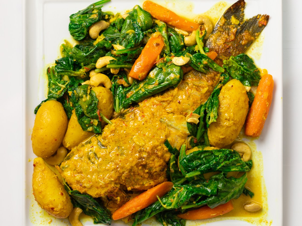 WHOLE SEA BASS BAKED IN CURRY&nbsp;SAUCE