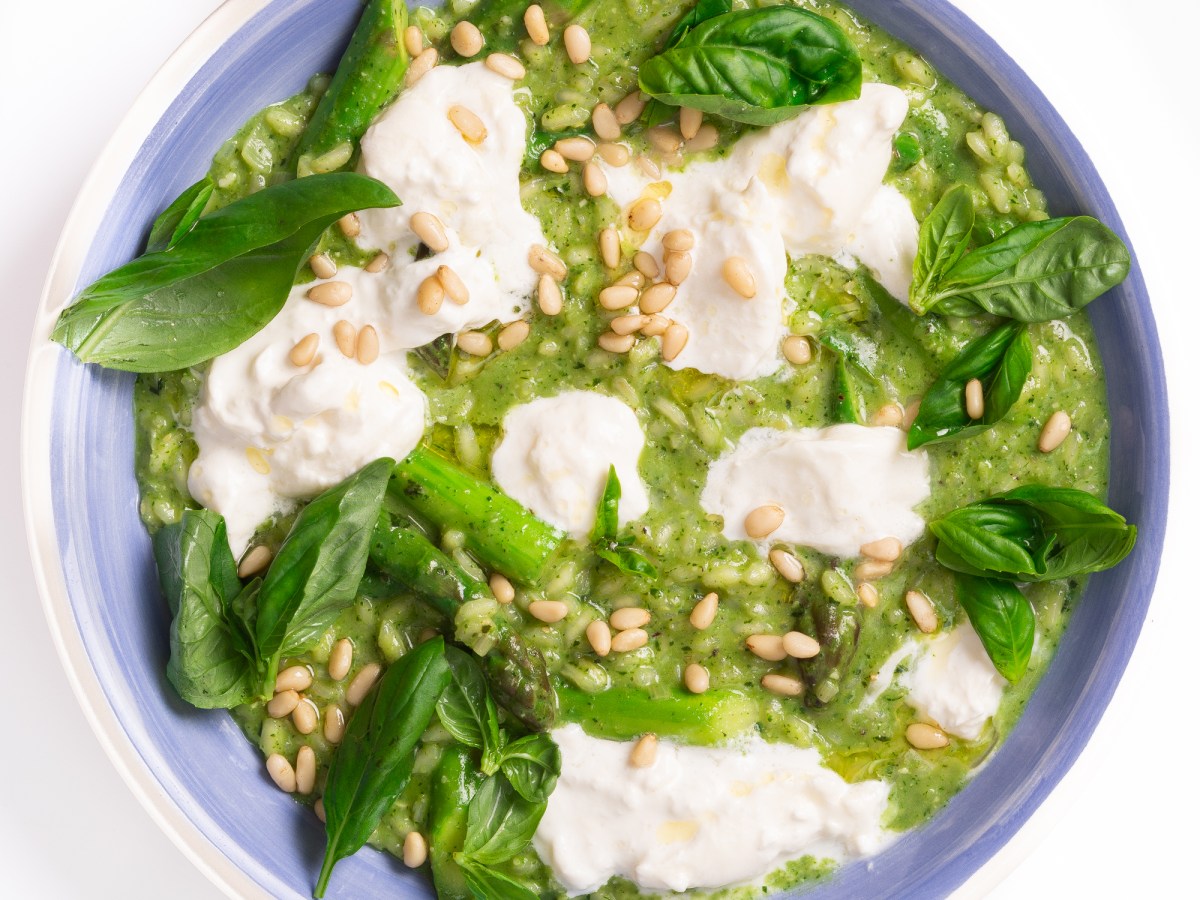 GREEN RISOTTO WITH ASPARAGUS, PESTO AND&nbsp;BURRATA