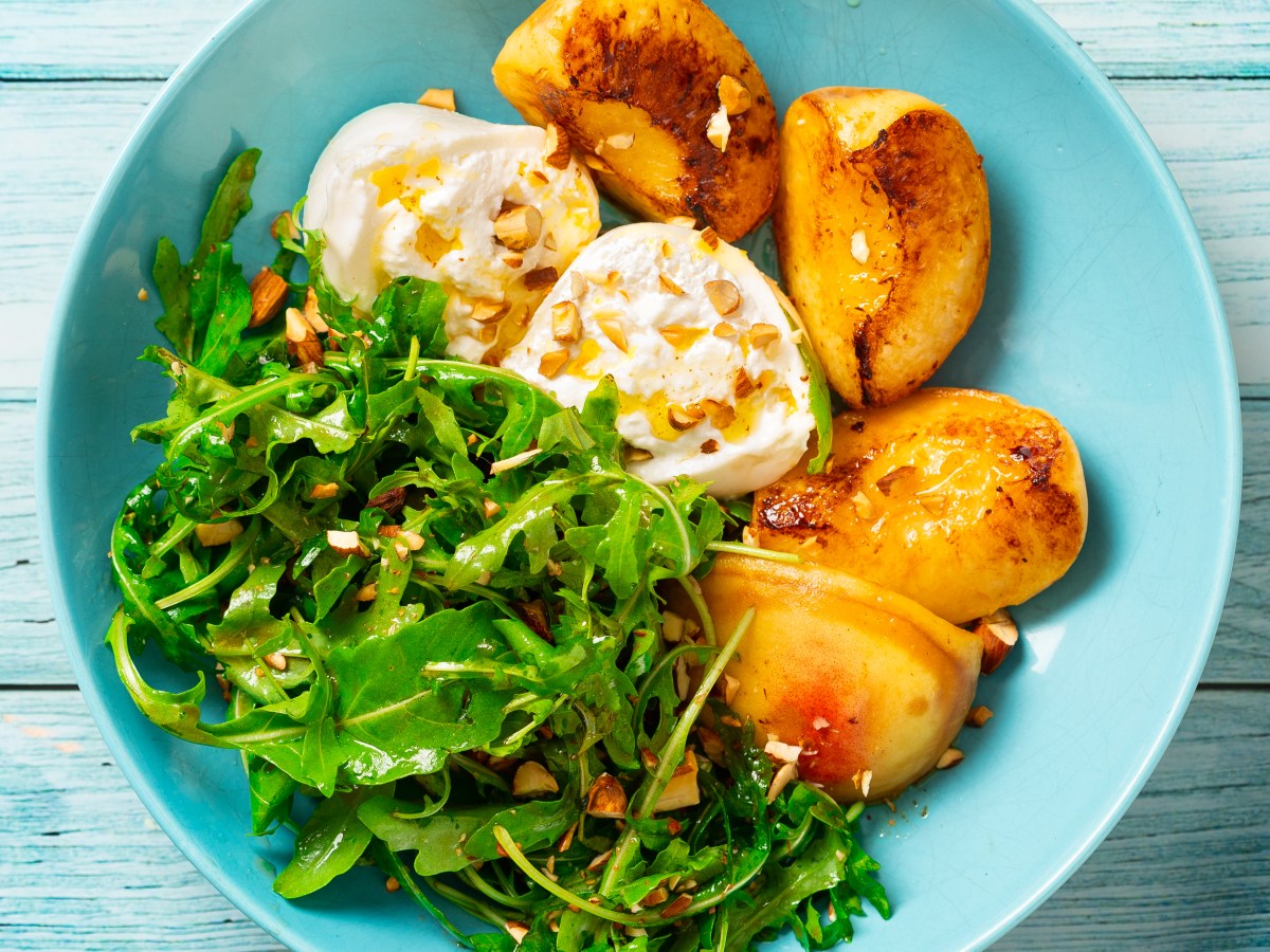 GRILLED PEACH AND BURRATA&nbsp;SALAD