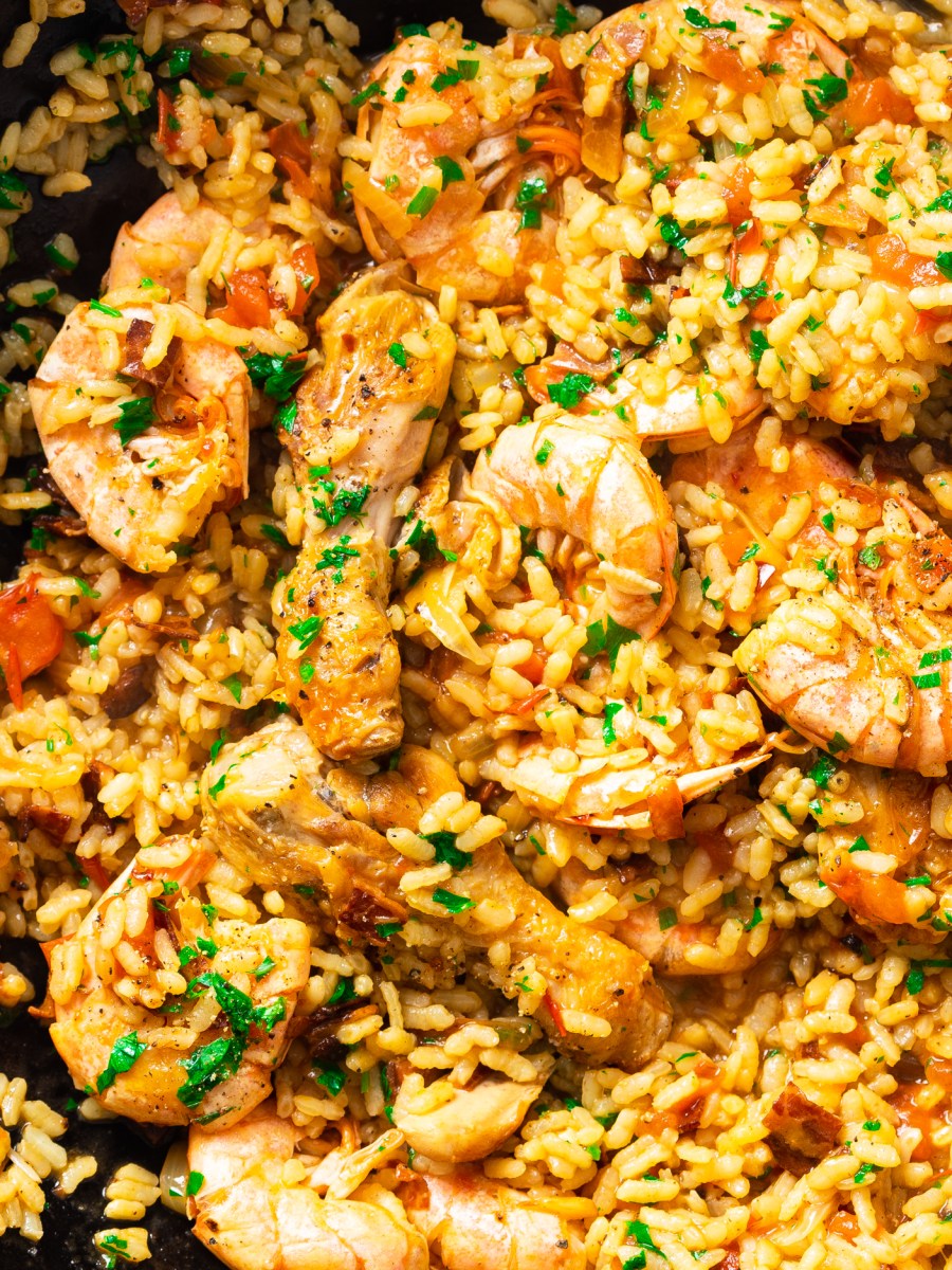 CHICKEN AND SHRIMP&nbsp;PAELLA