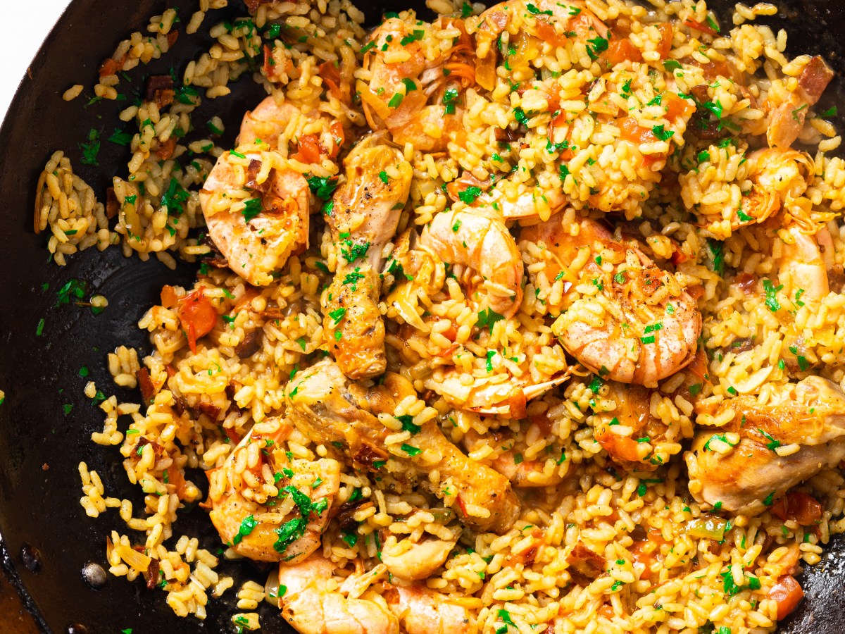 CHICKEN AND SHRIMP&nbsp;PAELLA