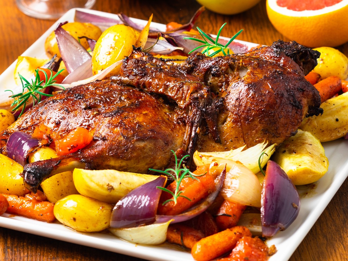 CHRISTMAS DUCK WITH APPLES, GRAPEFRUIT AND&nbsp;POTATOES