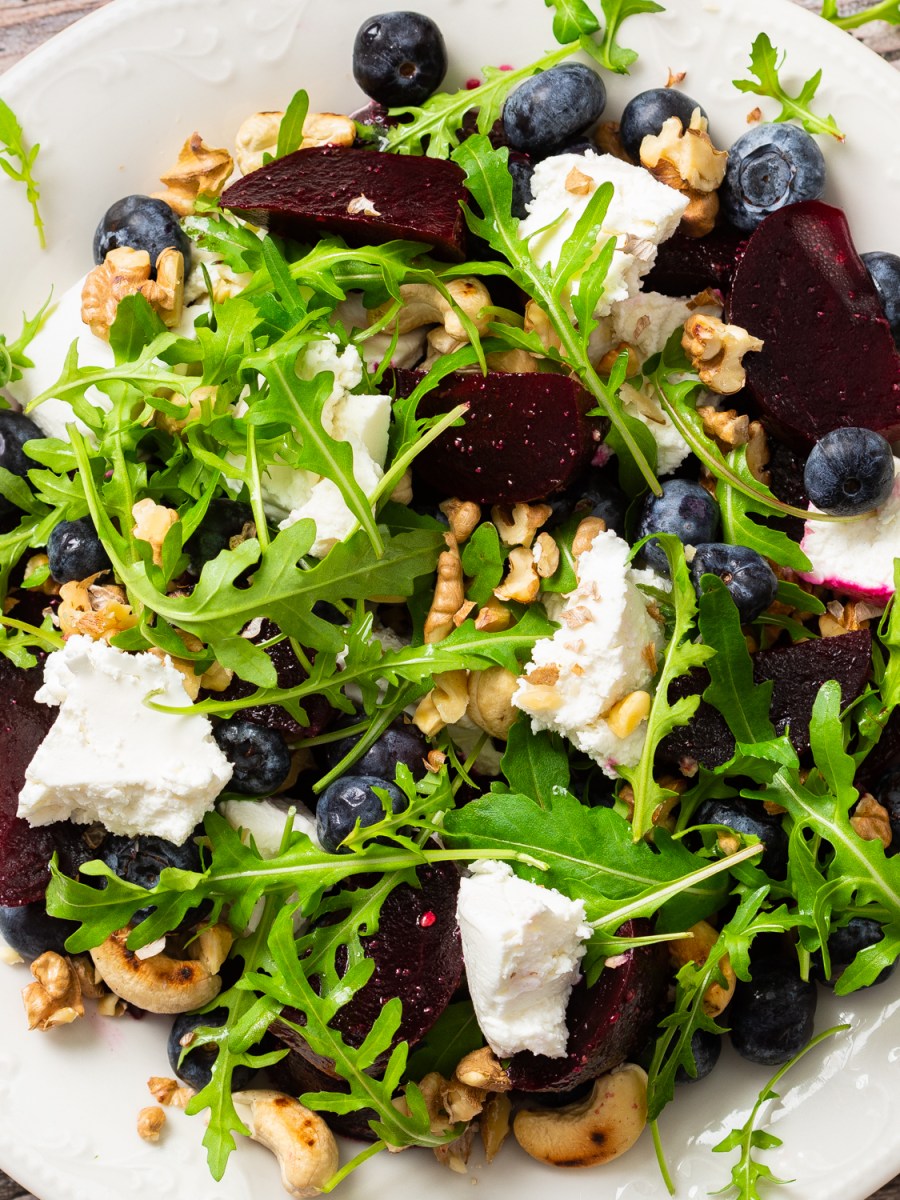 BEET SALAD WITH GOAT CHEESE, ARUGULA AND&nbsp;BLUEBERRIES