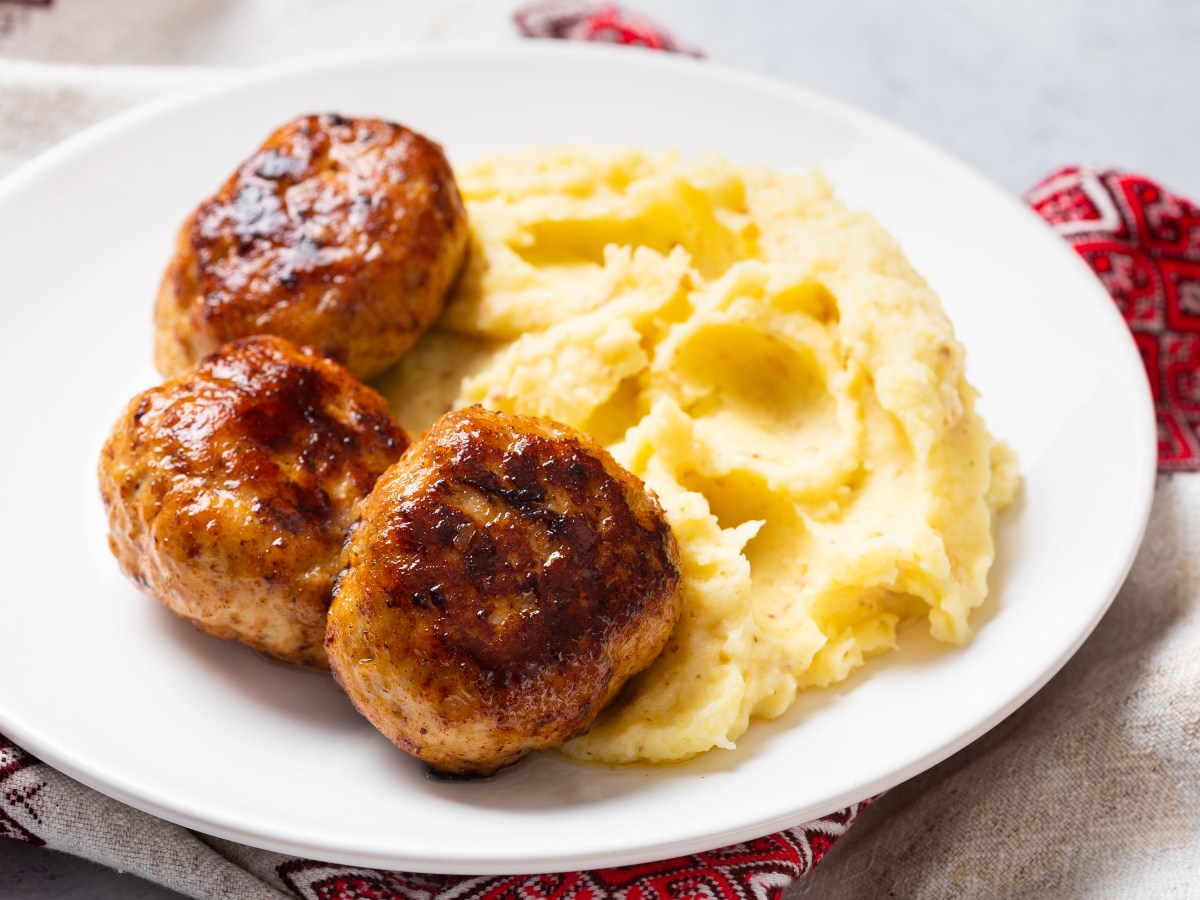 UKRAINIAN CHICKEN CUTLETS