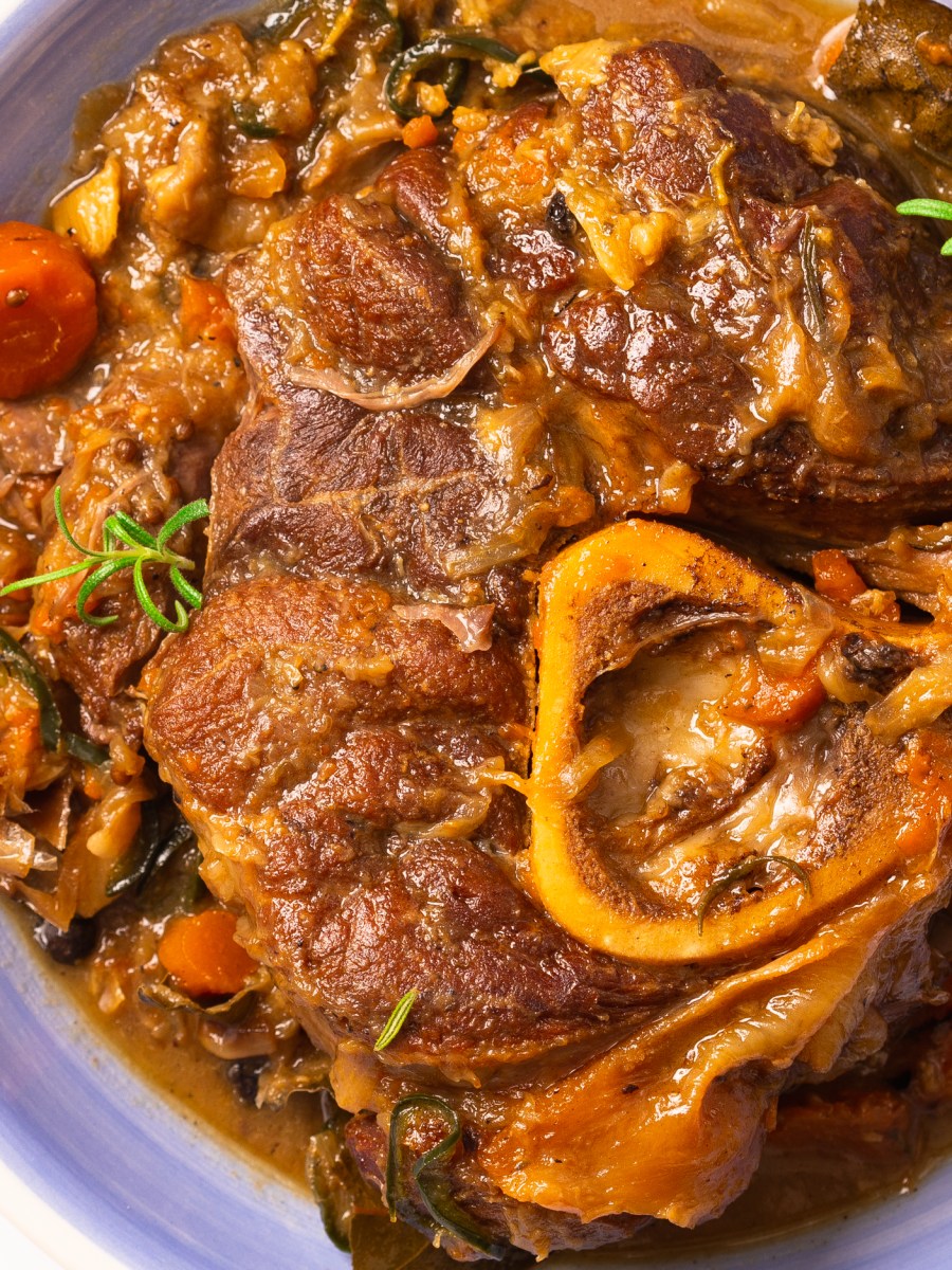 BRAISED CROSS-CUT BEEF SHANK WITH CARROTS AND ONIONS – OSSO&nbsp;BUCO
