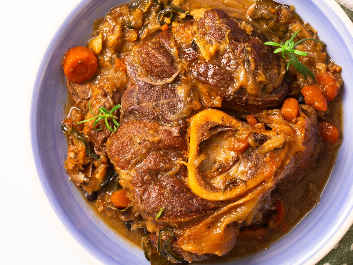 BRAISED CROSS-CUT BEEF SHANK WITH CARROTS AND ONIONS – OSSO&nbsp;BUCO