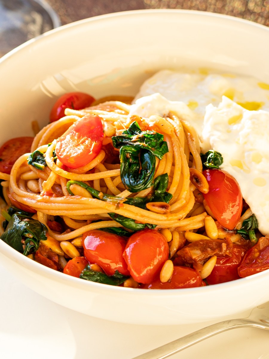 TOMATO AND BURRATA&nbsp;PASTA